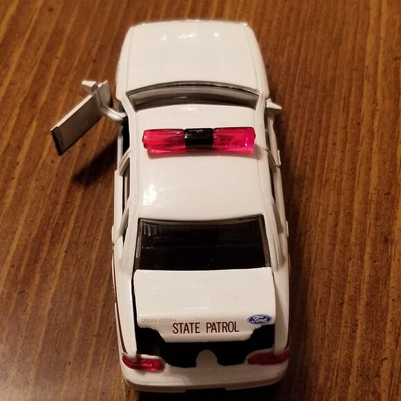 North Dakota State Patrol Road Champs die cast police car 1:43 scale - Picture 9 of 10